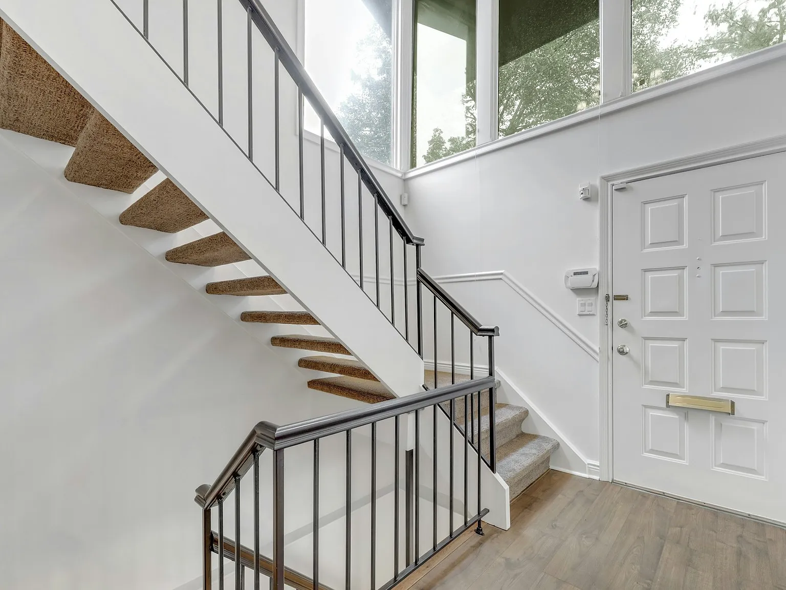 2 bed, 1656 sqft, $5,500 — Photo 3