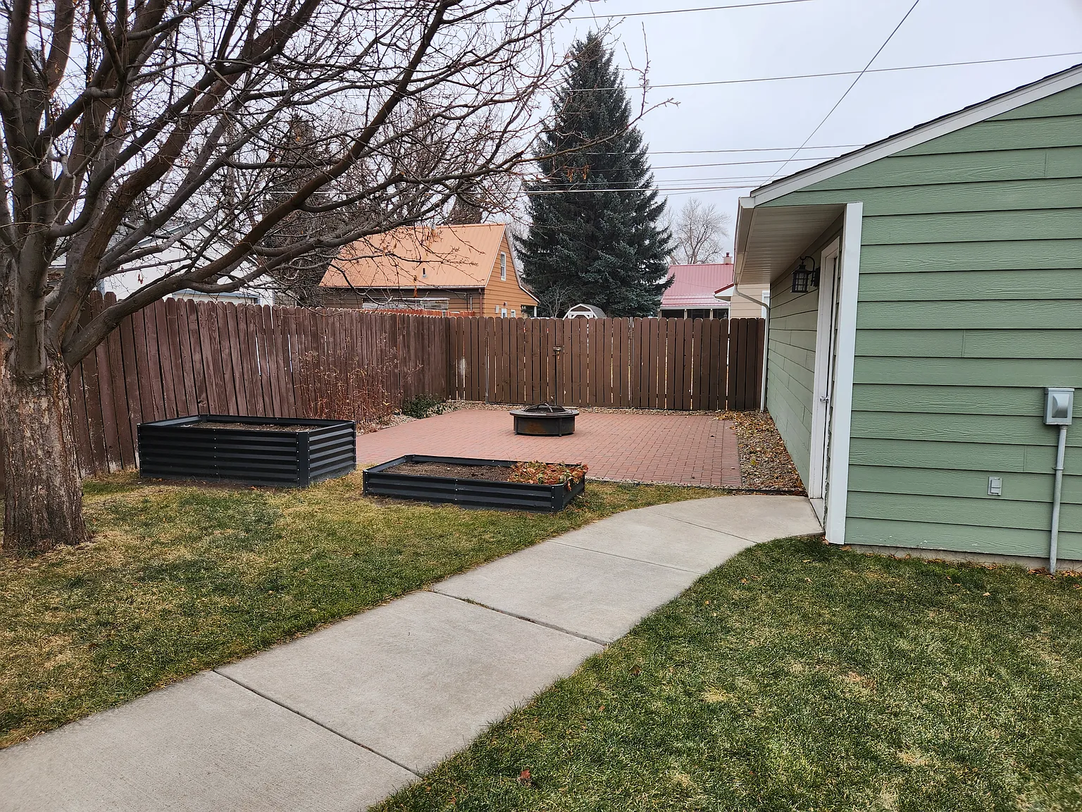4 bed, 2016 sqft, $2,400 — Photo 4