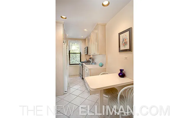 Sold by Douglas Elliman | media 24