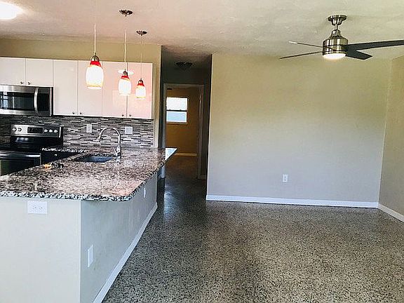 5th image of 2819 Bentley St Unit 22