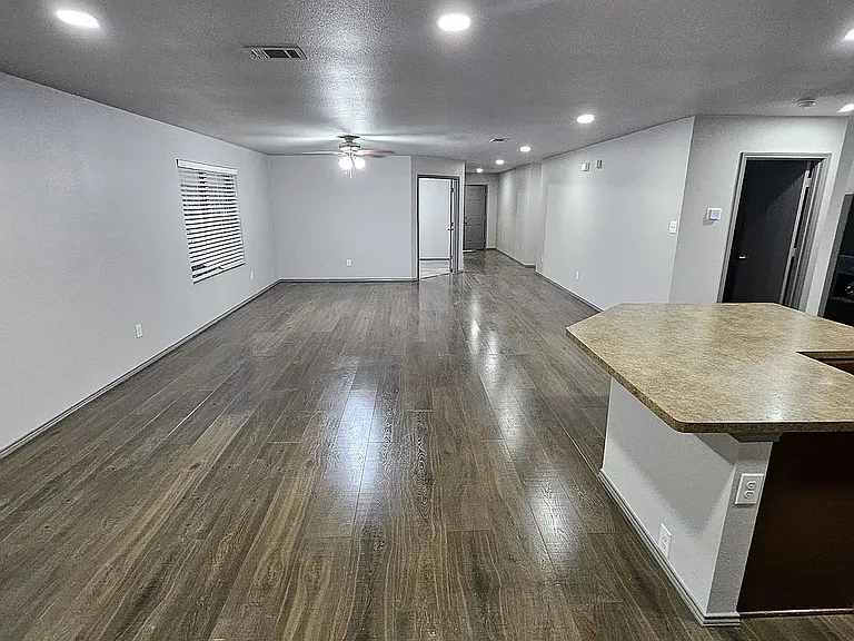 1401 Niagara Falls Ct — Photo 6