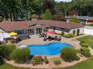 48 Maplecrest Dr, Smithfield, RI 02828