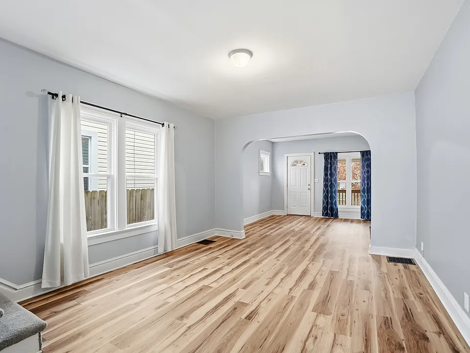 214 E Hudson St #212