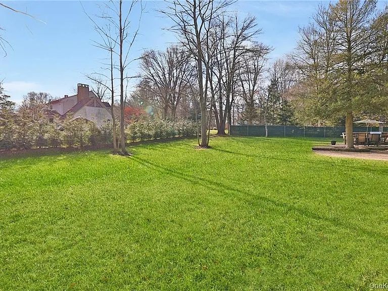 245 E Townline Rd — Photo 28