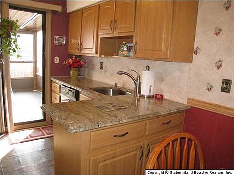 4th image of 580 Naughton Ave