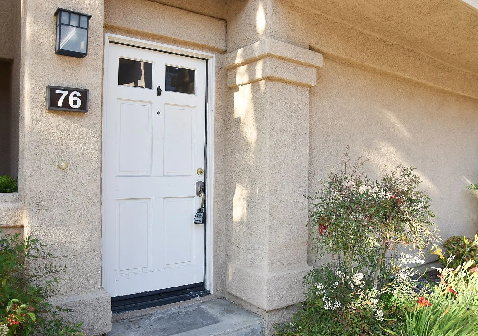 8215 E White Oak Rdg — Photo 1