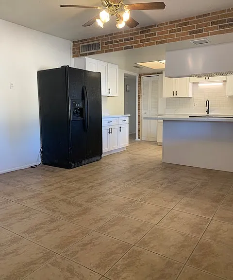 3335 S Pine St — Photo 7