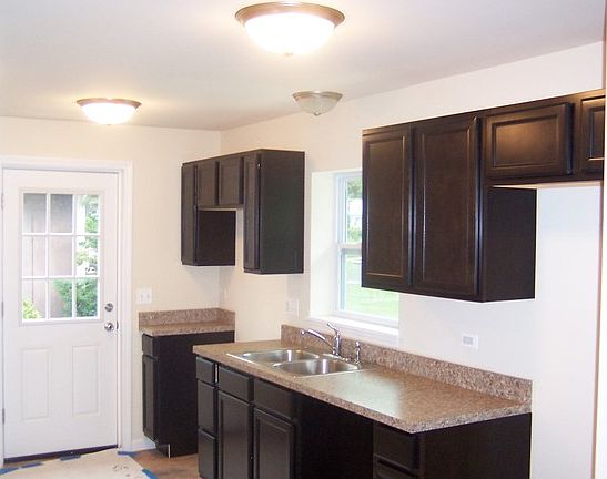 5th image of 6 Meadowlark Ln