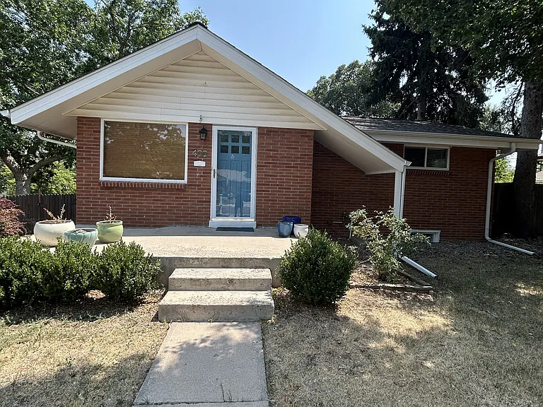 400 S Quail St — Photo 2