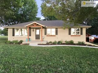 28525 Hospital Dr, Paola, KS 66071