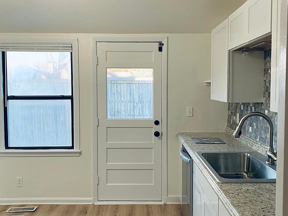 2 entrances into kitchen