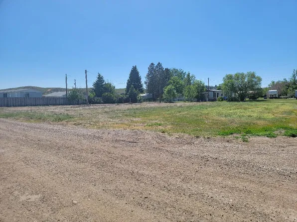 415 Glacier Ave, Shelby, MT 59474