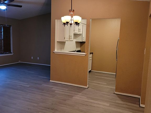 2nd image of 2635 Hunters Crossing St