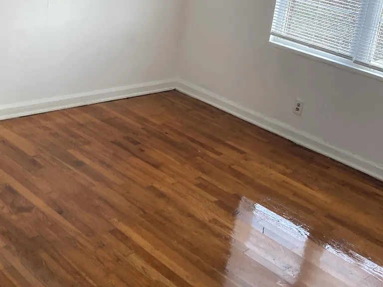 2504 Thompson Ave — Photo 4