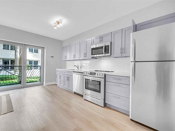 4th image of 435 21st St #115