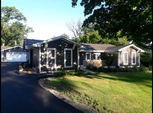 12416 S Iroquois Rd, Palos Park, IL 60464