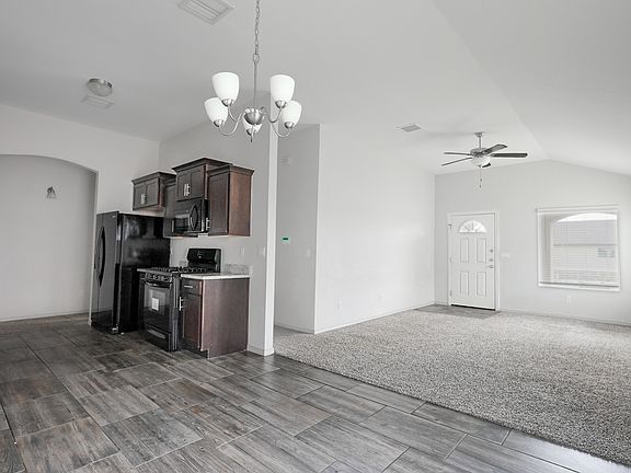 3rd image of 461 Villa Ysleta Dr