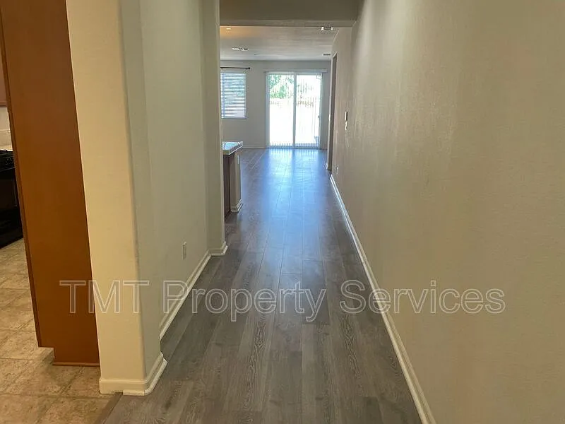 3 bed, 2.0 bath, 1600 sqft, $2,520 — Photo 4
