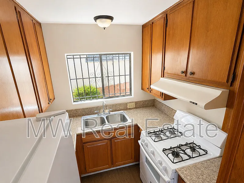 2 bed, 1.0 bath, 750 sqft, $2,250 — Photo 2