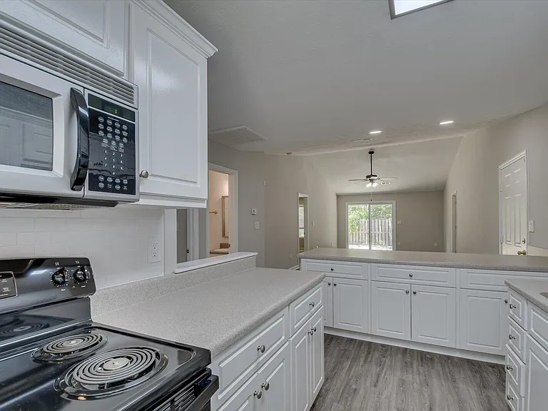 1239 Longpoint Dr — Photo 14