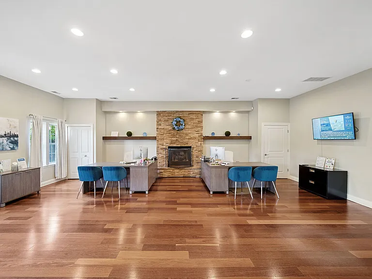 Waterford Place Apartments — Photo 28