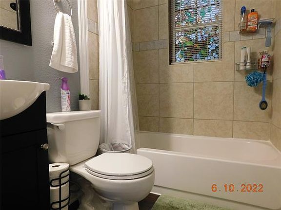 5th image of 1107 Oakwood Dr