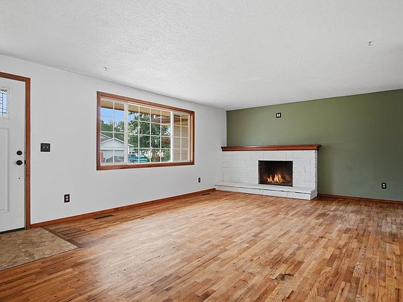 2nd image of 1710 S Bannen Rd
