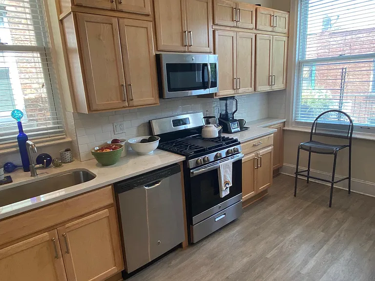 4351 N Hermitage Ave #2N — Photo 3
