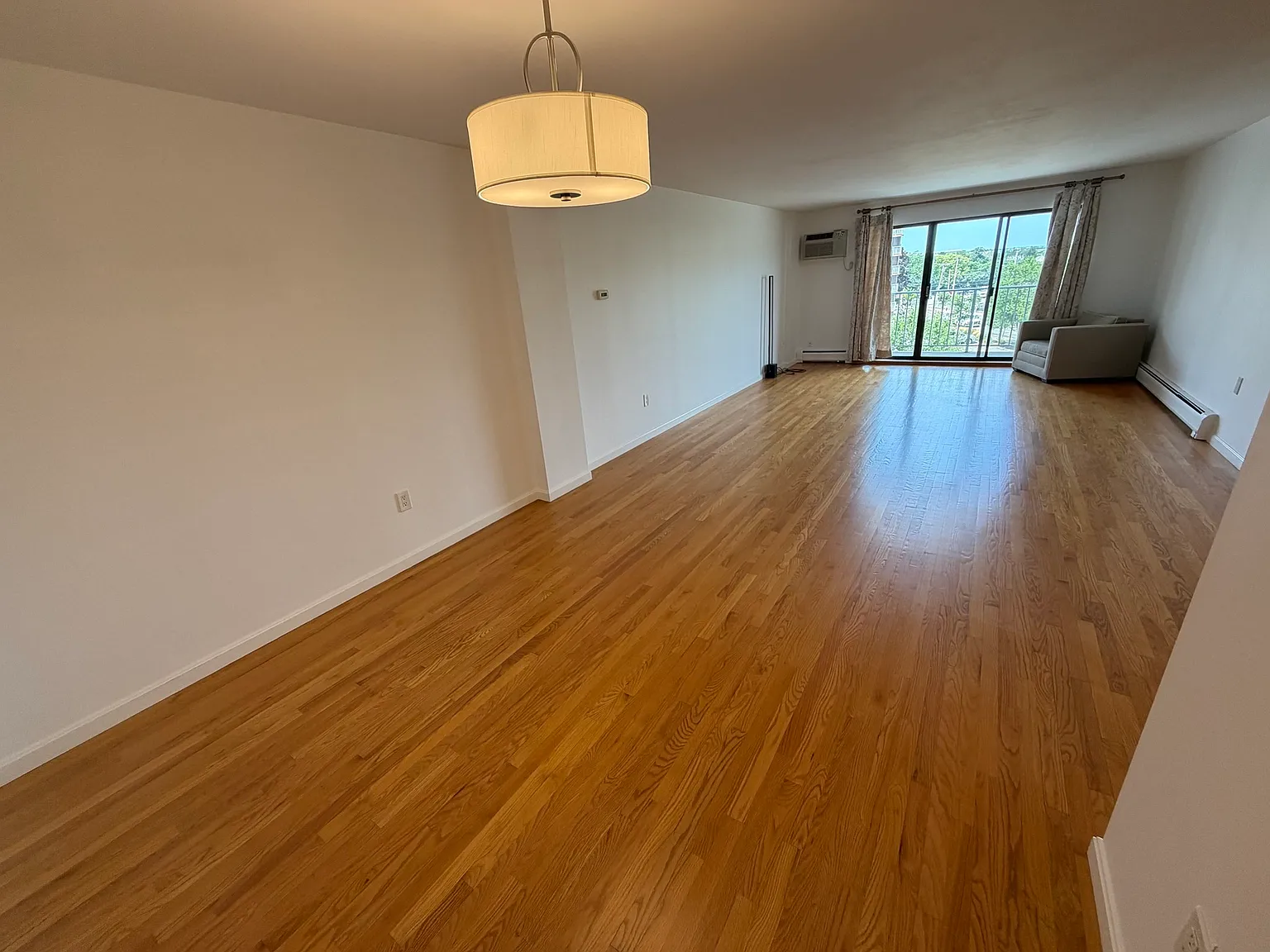 2 bed, 2.0 bath, 1270 sqft, $3,600 — Photo 4