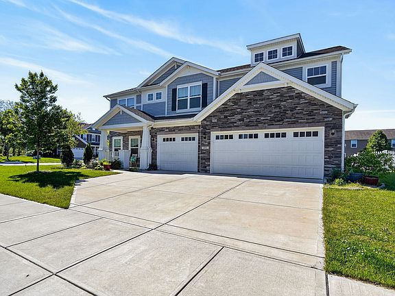 4th image of 879 Rattlebox Ln