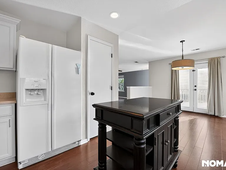 454 E 77th Pl — Photo 5