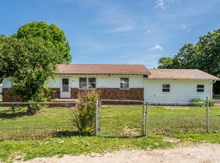 621 E Cleveland St, Seymour, MO 65746