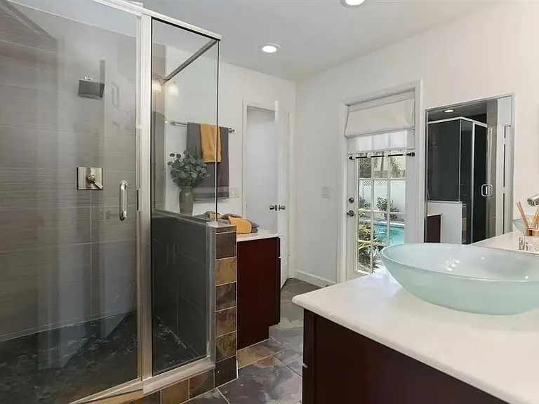 4014 W Palmira Ave — Photo 27