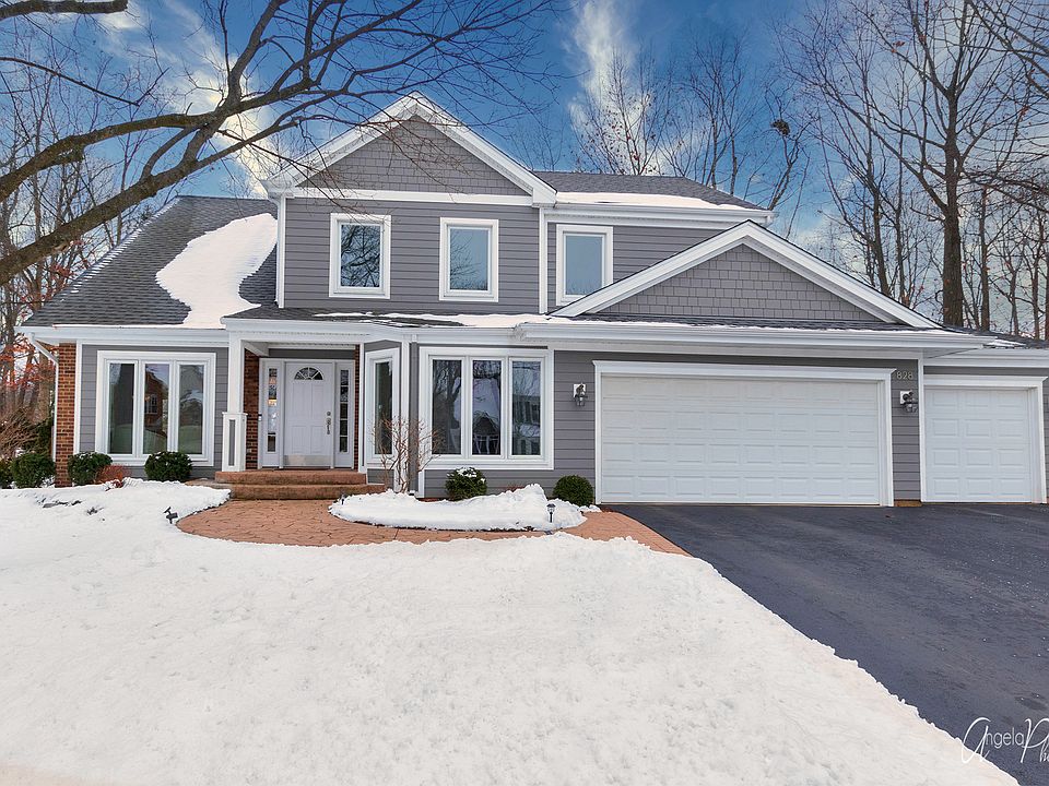 1st image of 828 Interlaken Dr