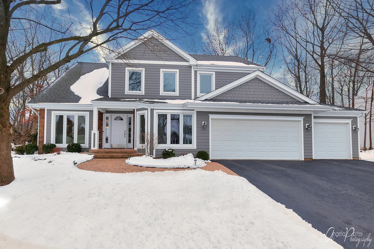 828 Interlaken Dr photo 1