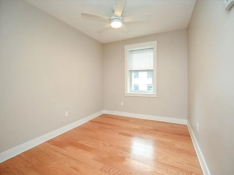 515 E 12th St #4 — Photo 8