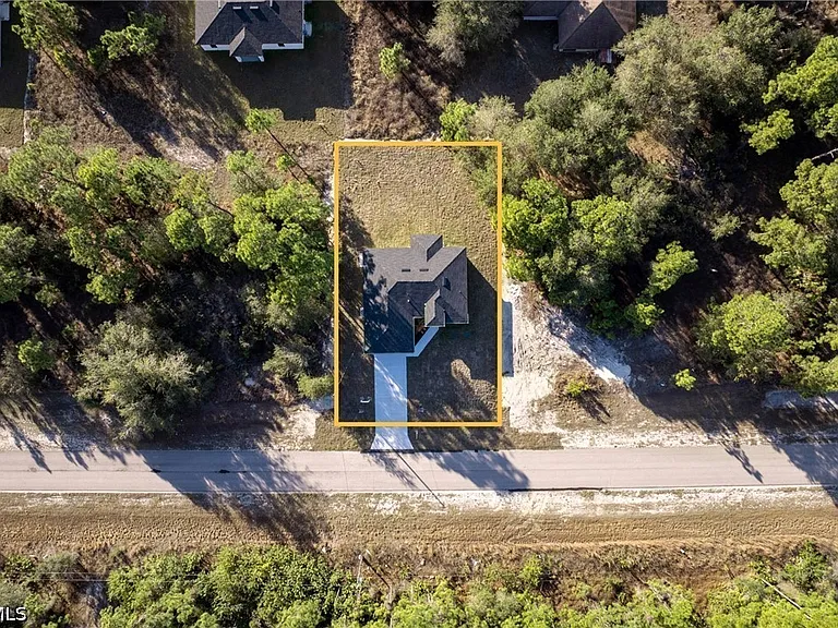566 Eisenhower Blvd — Photo 35