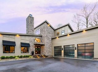5 Parish Dr, Locust Valley, NY 11560