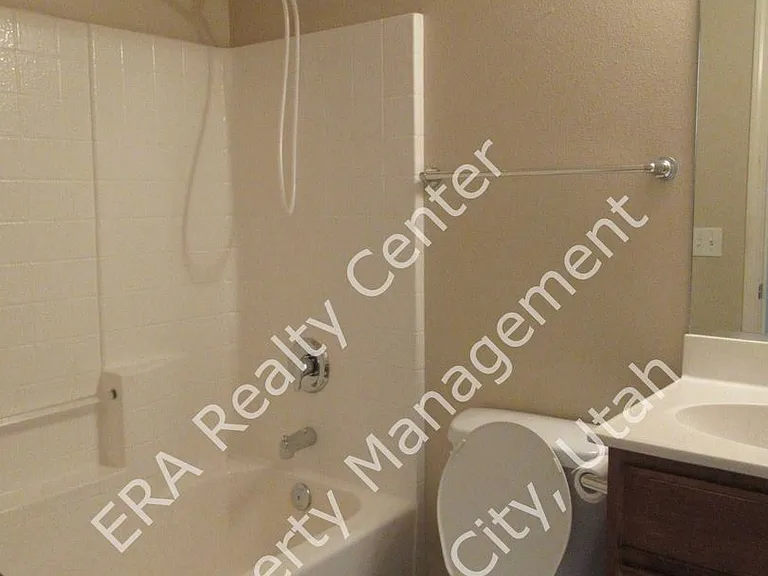 4276 W 300 N — Photo 5