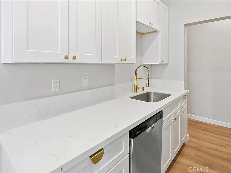 1827 E 4th St #2 — Photo 10