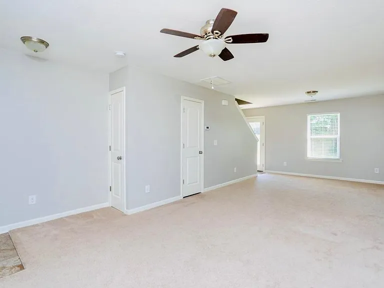 576 Camel St — Photo 18
