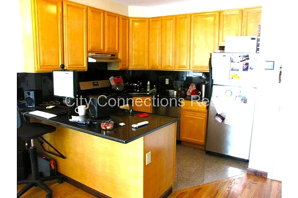 Rented by City Connections Realty | media 7