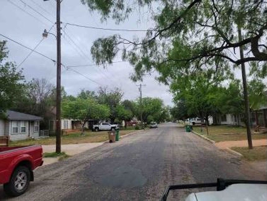 Exterior Neighborhood (street photo)