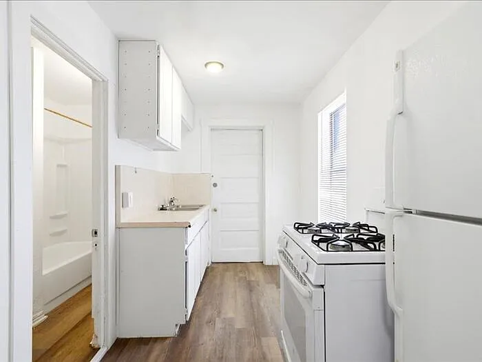 1 bed, 1.0 bath, $950 — Photo 3