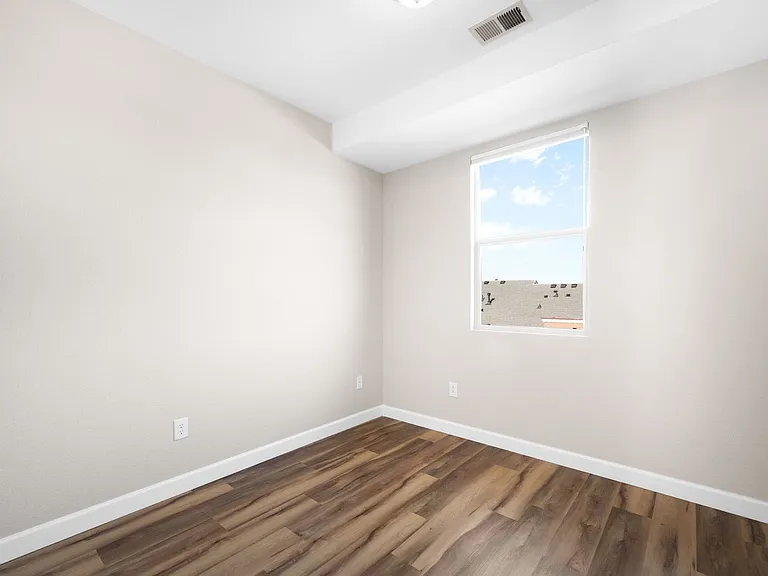 13543 E Longview Ave — Photo 22