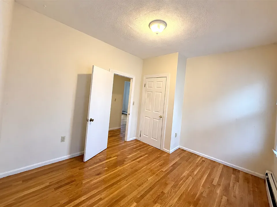 78 Morton Ave #2