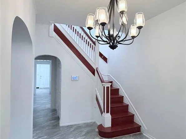 5250 Highland Ave, Saint Louis, MO 63113