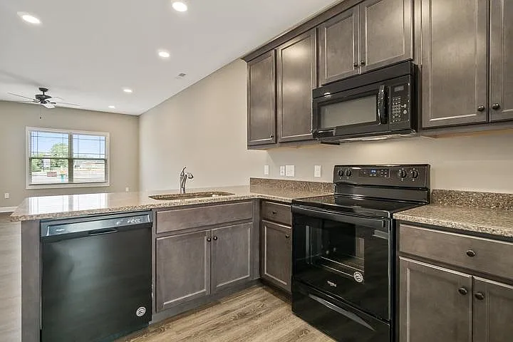 528 Concord Dr — Photo 13