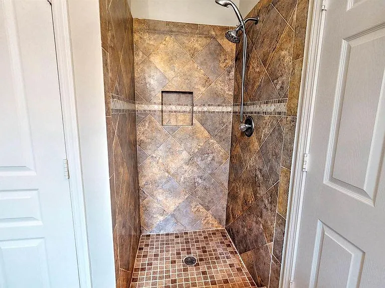 1122 Benton St — Photo 13