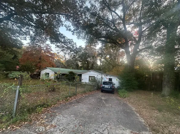 300 Bay Ave, Defuniak Springs, FL 32435